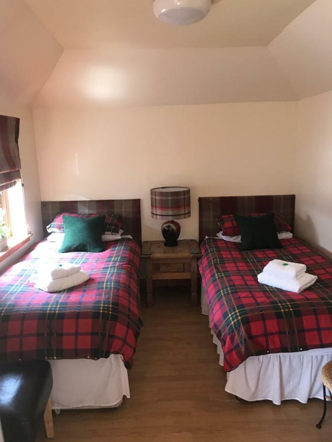Garfield Guesthouse ดิงวอลล์ ภายนอก รูปภาพ