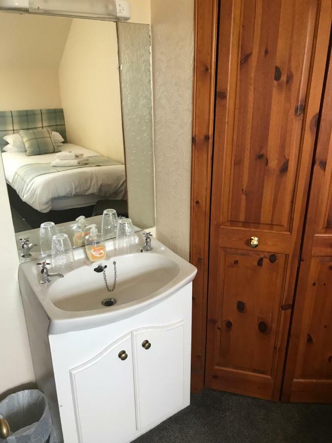 Garfield Guesthouse ดิงวอลล์ ภายนอก รูปภาพ